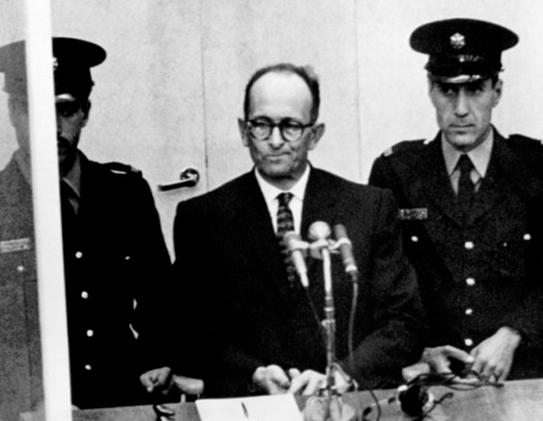 Adolf-Eichmann-durante-el-juicio-oral-en-Jerusalén-en-1961